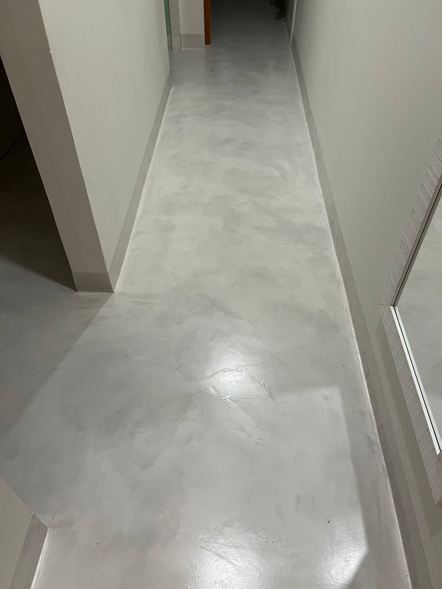 Suelo continuo en espacio interior